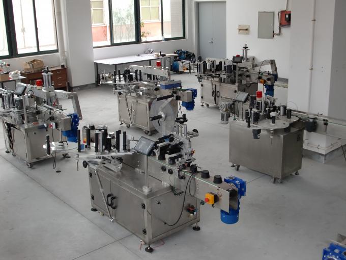 Etiquetadora horizontal de doble cara de botella cuadrada envase regular o irregular