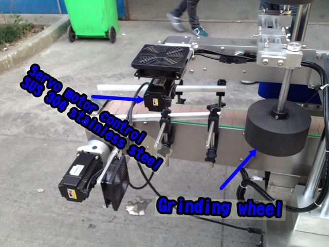 Etiquetadora horizontal de botellas pequeñas / máquina aplicadora automática de etiquetas