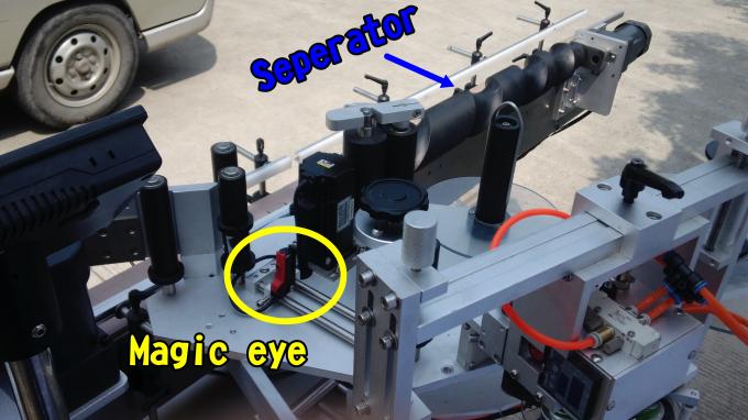 Máquina aplicadora de etiquetas adhesivas para esmalte de uñas para botellas redondas de 220V 1.5HP 50 / 60HZ