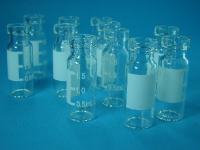 Máquina de etiquetado autoadhesiva de la etiqueta engomada redonda de la botella del jarabe 2000 x 1100 x 1300 milímetros