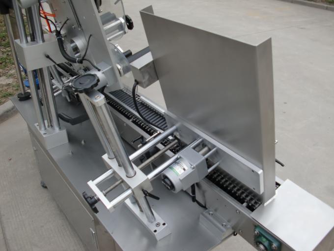 Máquina adhesiva de etiquetas de latas redondas pequeñas de alta velocidad, máquina de etiqueta adhesiva de botella negra para cosméticos