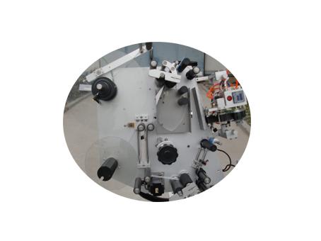 Etiquetadora de botellas pequeñas de 10 ml con etiqueta adhesiva de doble capa de certificado