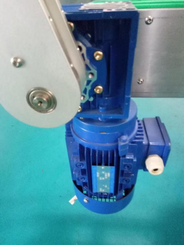 Máquina de etiquetado de la etiqueta engomada cuadrada de la botella de los lados del gabinete SUS304 dos con los productos del cuidado personal