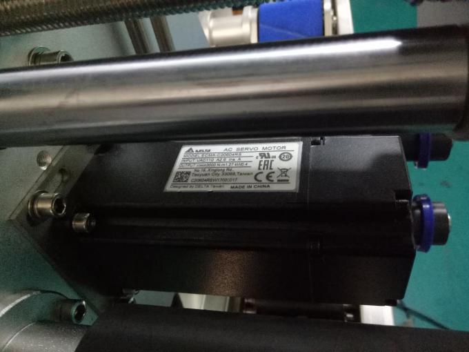 Máquina de etiquetado de la etiqueta engomada cuadrada de la botella de los lados del gabinete SUS304 dos con los productos del cuidado personal