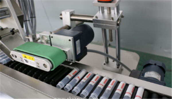 Tubo automático de la ampolla de Sitkcer de la máquina de etiquetado de la etiqueta engomada del frasco del servomotor