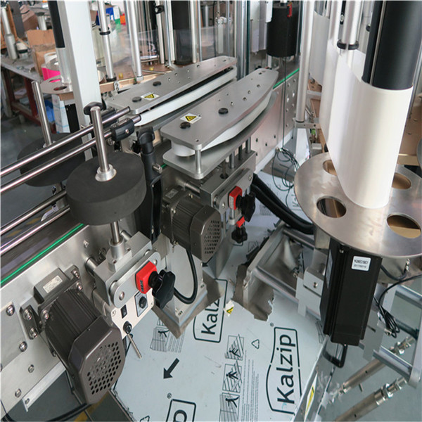 Capacidad de la maquinaria 4000-8000 B / H del etiquetado de la botella cuadrada automática llena