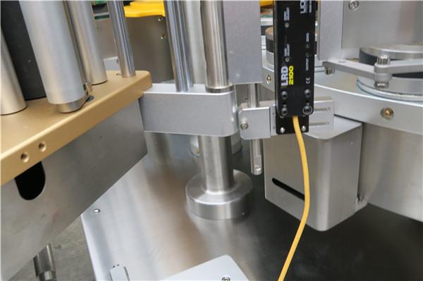 Etiquetadora rotativa de alta velocidad de la etiqueta engomada con la correa de las opciones de la máquina de rellenar