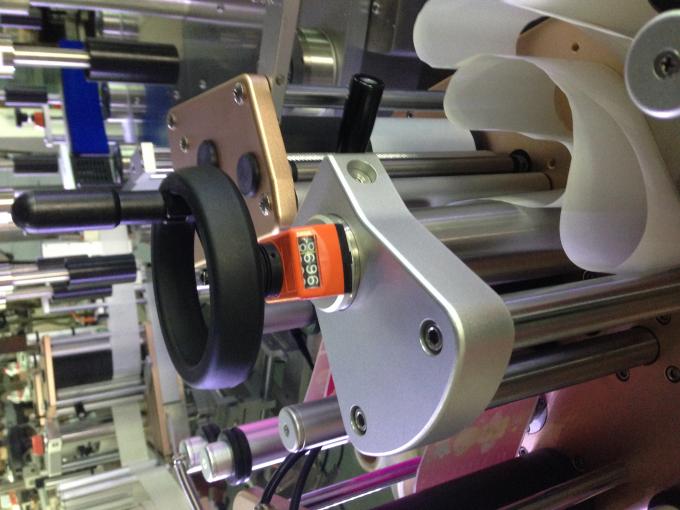 Aplicador de etiquetas de botella redonda Máquina etiquetadora de etiquetas adhesivas para gabinetes eléctricos