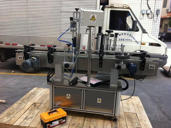 Etiquetadora de etiquetas adhesivas de botellas redondas de doble etiqueta de alta precisión para etiquetas adhesivas