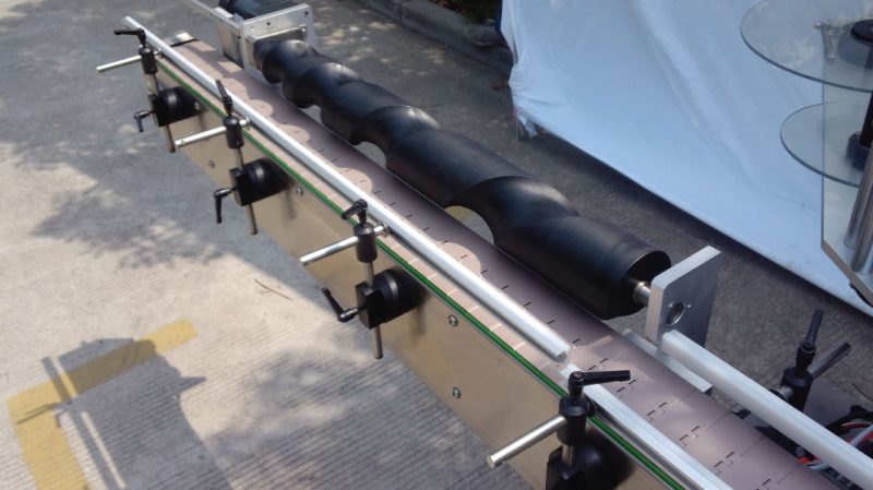 Máquina de etiquetado de botellas redondas de embalaje de China para proveedor autoadhesivo de precio de fábrica automático usado