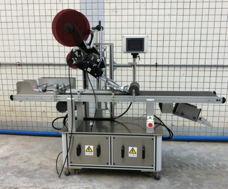 Máquina de etiquetado superior de China para máscara / cartón no extendido / bolsas de papel, proveedor de aplicador de etiquetas de superficie plana