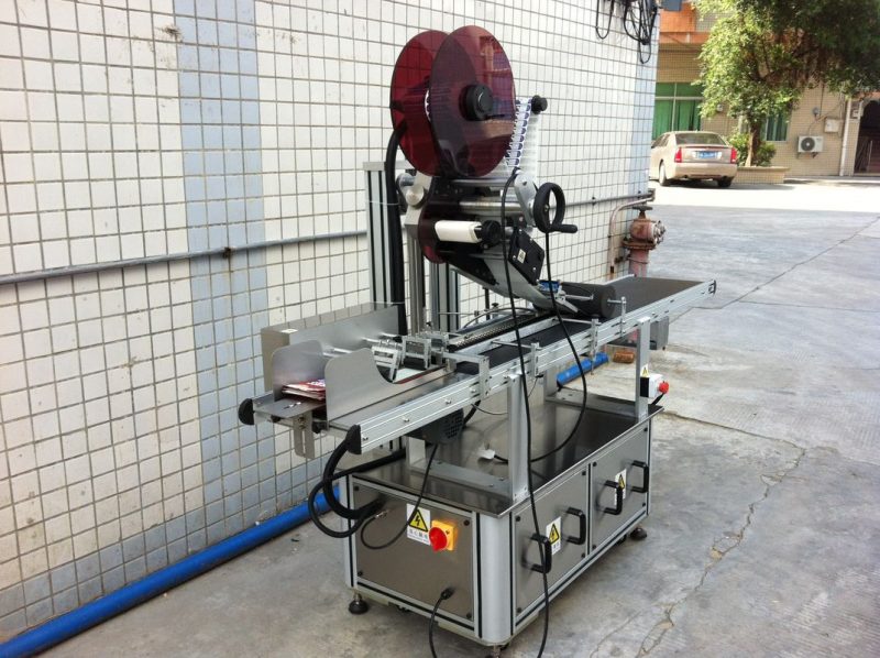 Máquina de etiquetado superior de accionamiento eléctrico de China, proveedor de etiquetadoras autoadhesivas