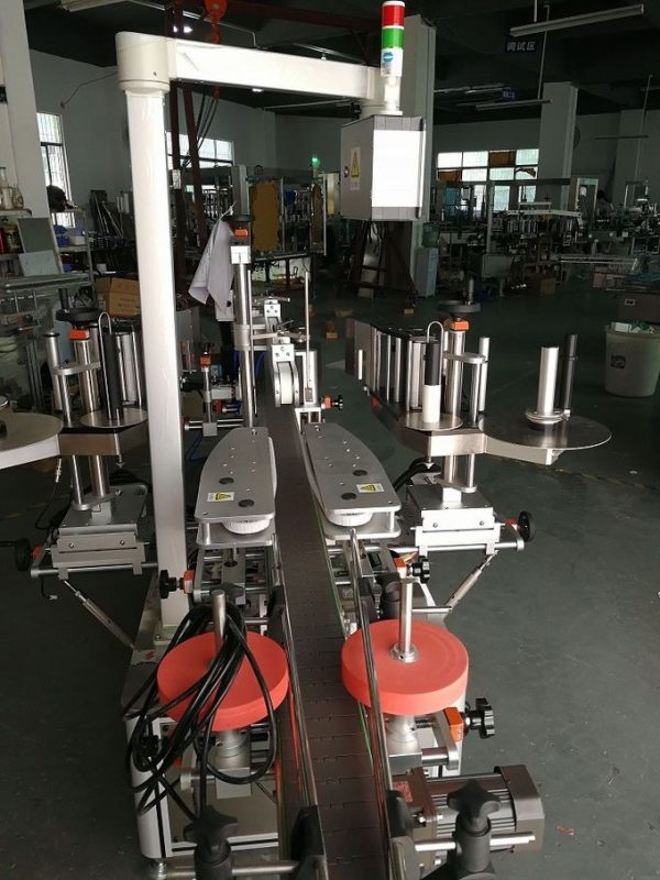 Etiquetadora lateral doble automática de la etiqueta engomada para las botellas ovaladas y planas del champú