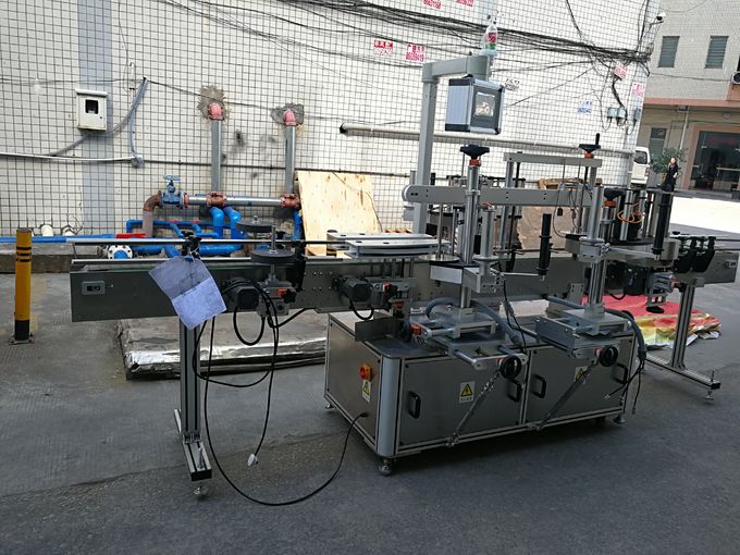 Voltaje autoadhesivo de la máquina de etiquetado 110V / 380V de tres etiquetas