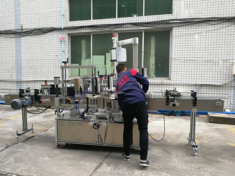 China Máquina de etiquetado de botellas de agua completamente automática para proveedor de botellas de vidrio / PET