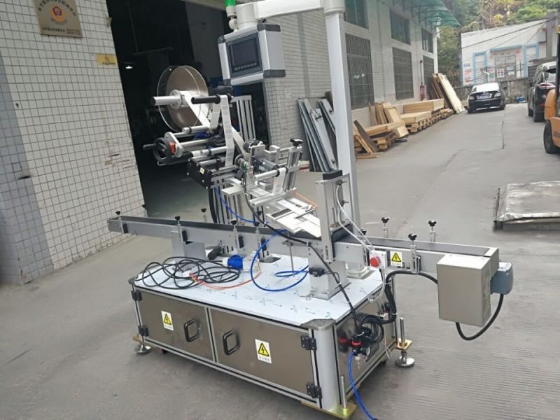 Máquina de etiquetado superior de la etiqueta engomada de China para el surtidor eléctrico del tipo de la bolsa de la boquilla